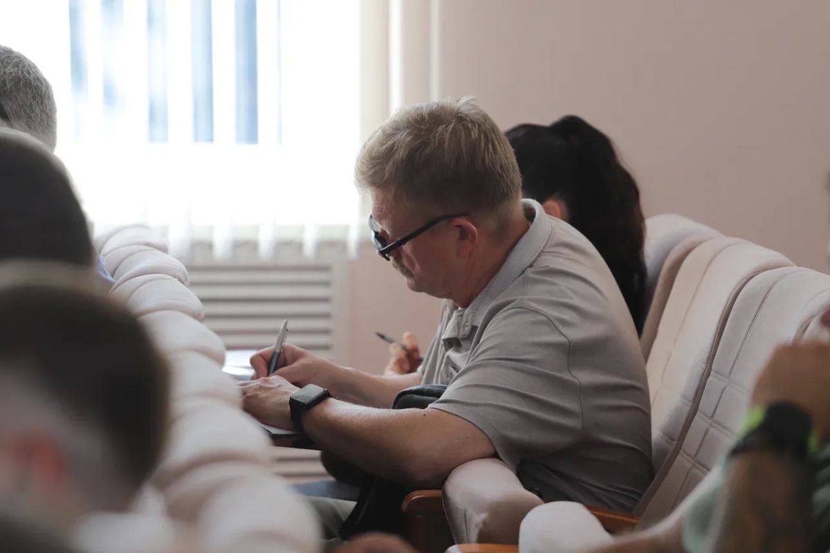 Всех руководителей объектов санаторно-курортного комплекса и организаторов пляжного отдыха пригласили в администрацию, чтобы обсудить вопросы безопасности и единый порядок действий при возникновении угроз Всех руководителей объектов санаторно-курортного комплекса и организаторов пляжного отдыха пригласили в администрацию, чтобы обсудить вопросы безопасности и единый порядок действий при возникновении угроз