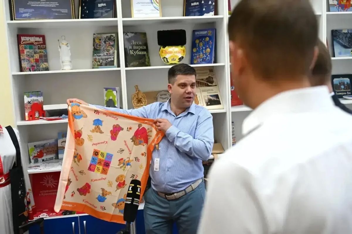 Глава Краснодара Евгений Наумов посетил городской Туристско-информационный центр Глава Краснодара Евгений Наумов посетил городской Туристско-информационный центр