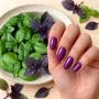 Попросили нейросеть сделать самый вкусный летний маникюр, и она восприняла задачу слишком буквально