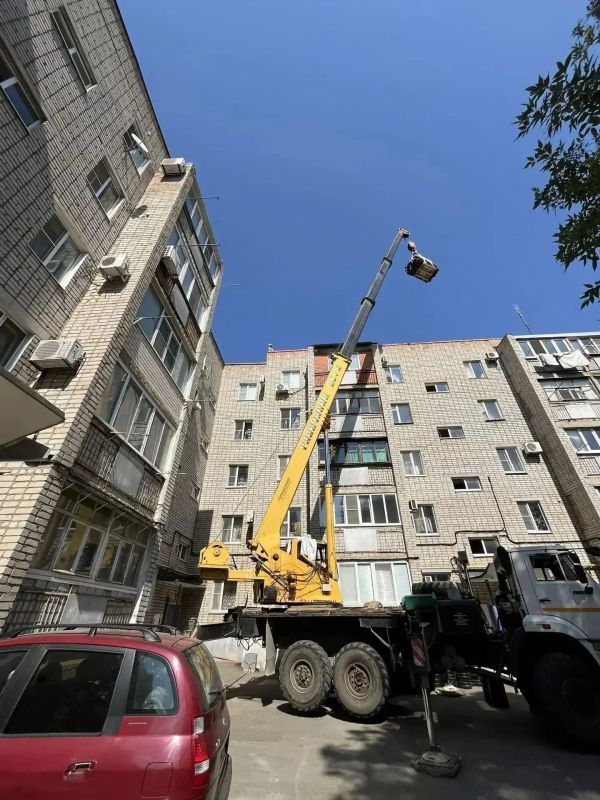Дан старт капитальному ремонту кровли в МКД №20/9 по ул. Коммунистической г.Ейска Дан старт капитальному ремонту кровли в МКД №20/9 по ул. Коммунистической г.Ейска