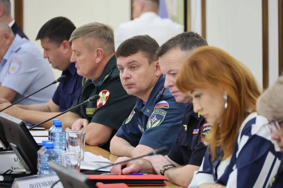 Вениамин Кондратьев: На заседании отдельно обсудили вопросы подготовки и проведения двух важнейших событий в крае – Дня знаний и предстоящих выборов Вениамин Кондратьев: На заседании отдельно обсудили вопросы подготовки и проведения двух важнейших событий в крае – Дня знаний и предстоящих выборов