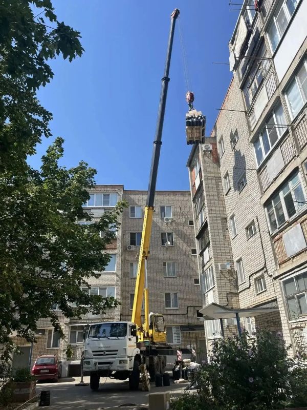 Дан старт капитальному ремонту кровли в МКД №20/9 по ул. Коммунистической г.Ейска Дан старт капитальному ремонту кровли в МКД №20/9 по ул. Коммунистической г.Ейска