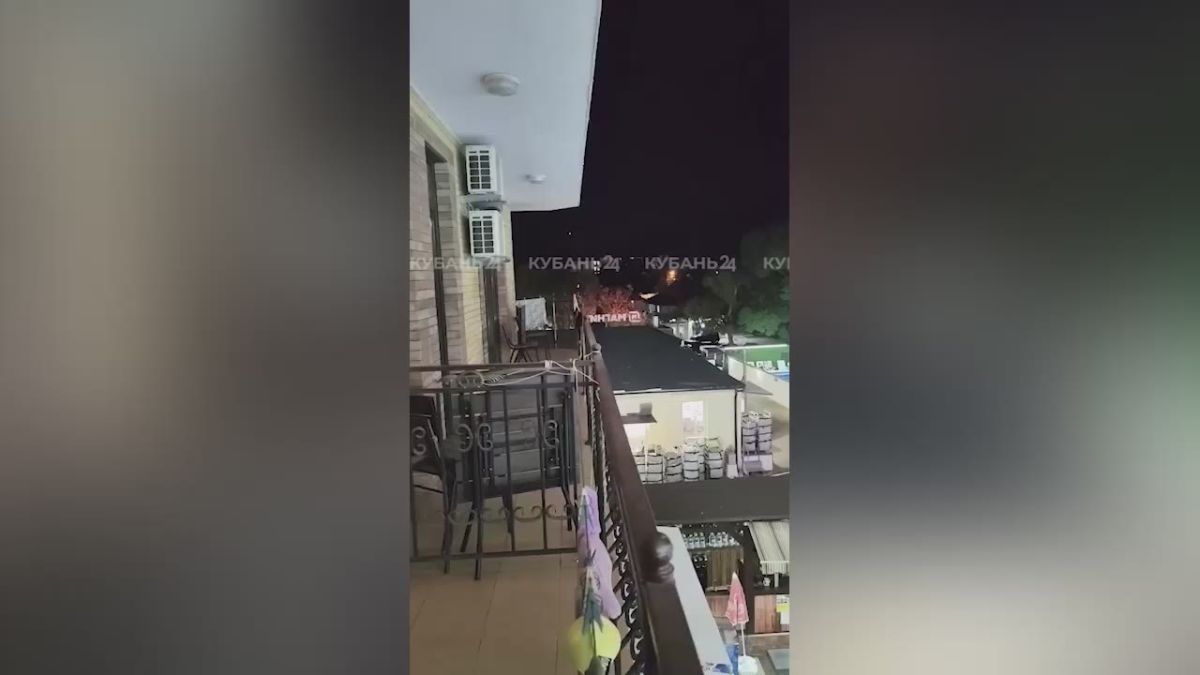 Неизвестный запускал салюты в Кабардинке в ночь атаки БПЛА на Новороссийск: мужчина принес извенения