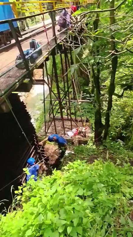 Мальчик упал в ущелье. Спасателям пришлось спешить на помощь ребенку, который сорвался с 6-метровой высоты