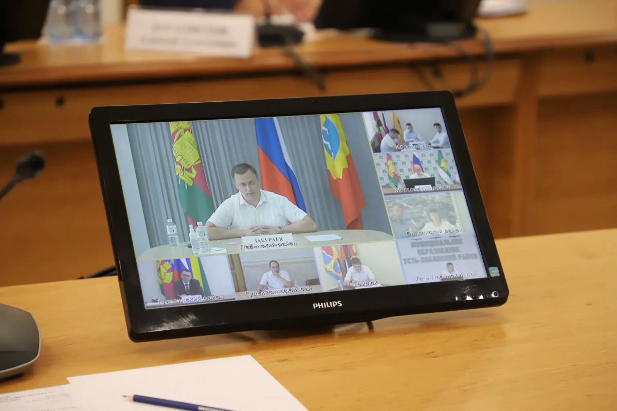 Под председательством заместителя губернатора Краснодарского края Александра Александровича Агибалова состоялось совещание по вопросам развития спортивной инфраструктуры региона Под председательством заместителя губернатора Краснодарского края Александра Александровича Агибалова состоялось совещание по вопросам развития спортивной инфраструктуры региона