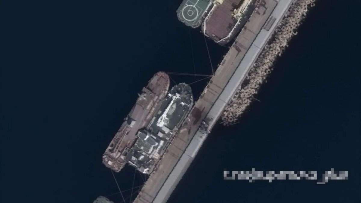 Последствия массированного ночного налета дронов на Новороссийск, оперативно снятые западными спутниками Последствия массированного ночного налета дронов на Новороссийск, оперативно снятые западными спутниками