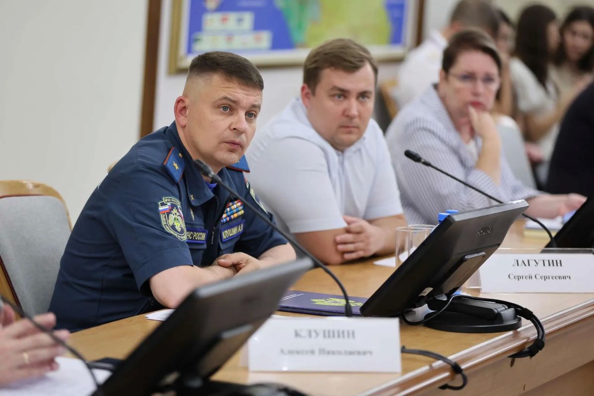 Ликвидацию последствий и помощь пострадавшим обсудили на заседании оперативного штаба, которое провел губернатор Вениамин Кондратьев Ликвидацию последствий и помощь пострадавшим обсудили на заседании оперативного штаба, которое провел губернатор Вениамин Кондратьев
