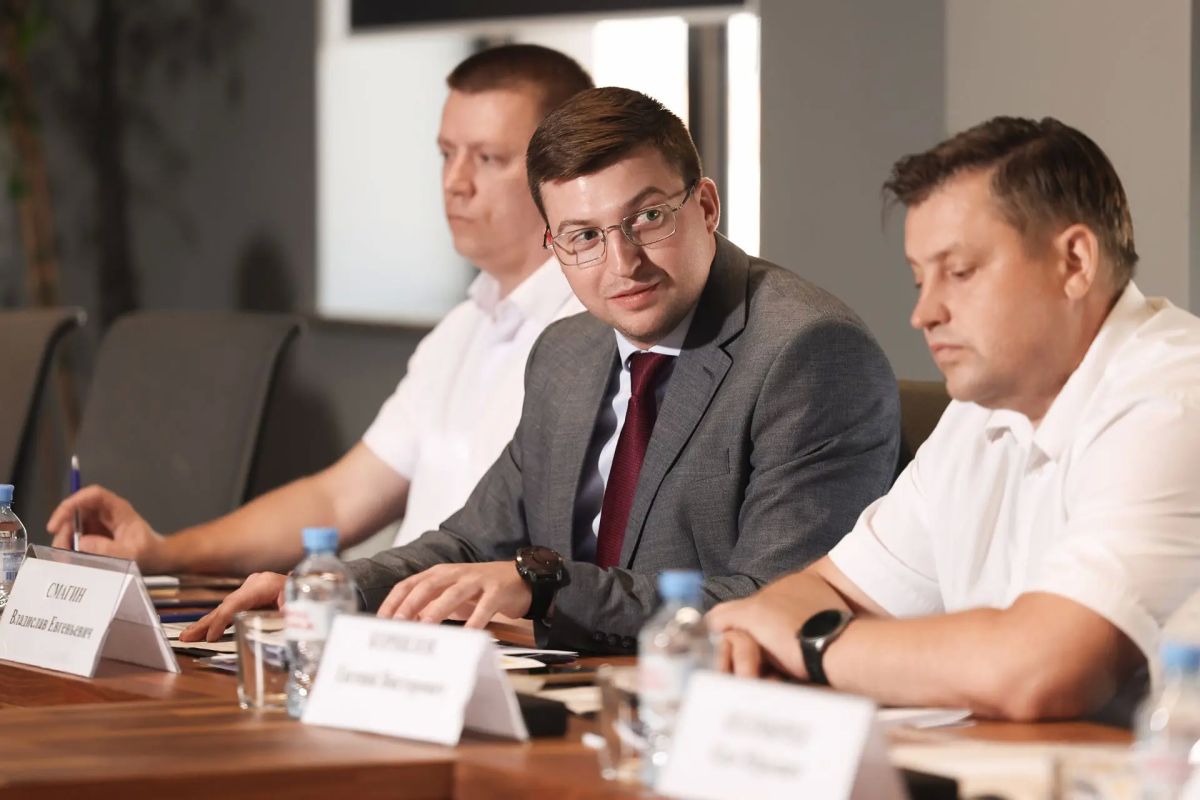 Владислав Смагин принял участие в рабочем совещании с представителями строительной отрасли Кубани Владислав Смагин принял участие в рабочем совещании с представителями строительной отрасли Кубани