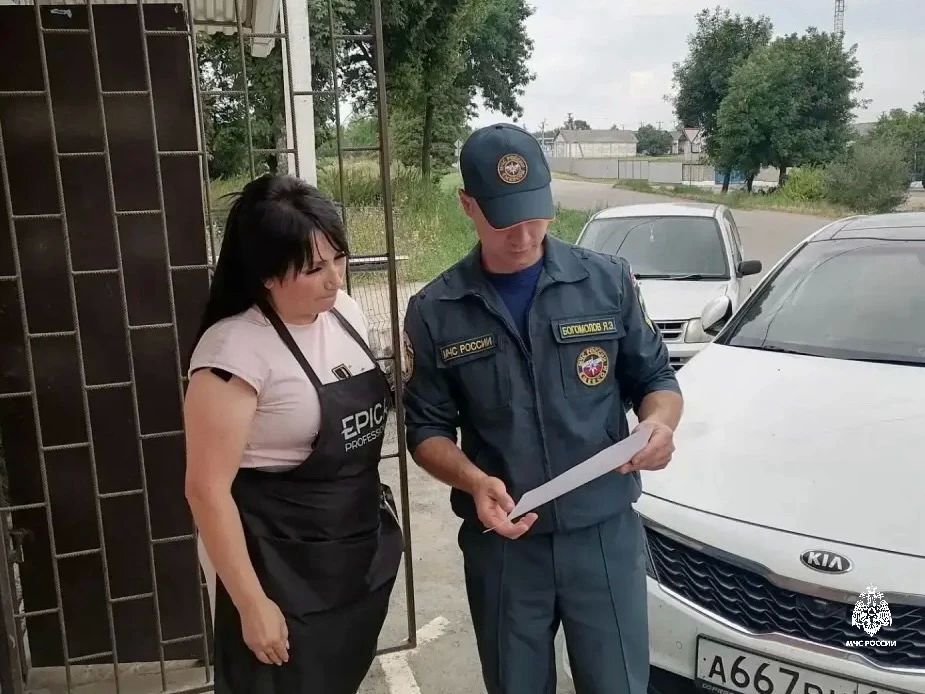 Работа не останавливается: сотрудники МЧС России продолжают профилактику пожаров Работа не останавливается: сотрудники МЧС России продолжают профилактику пожаров