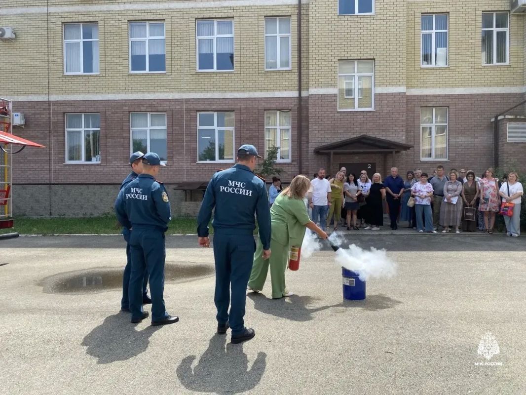 Безопасность детей — в надёжных руках: инструктаж для педагогов от спасателей Новороссийска Безопасность детей — в надёжных руках: инструктаж для педагогов от спасателей Новороссийска
