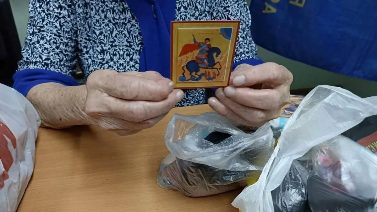 Собирала посылки бойцам ВОВ, вяжет носки солдатам на СВО Собирала посылки бойцам ВОВ, вяжет носки солдатам на СВО