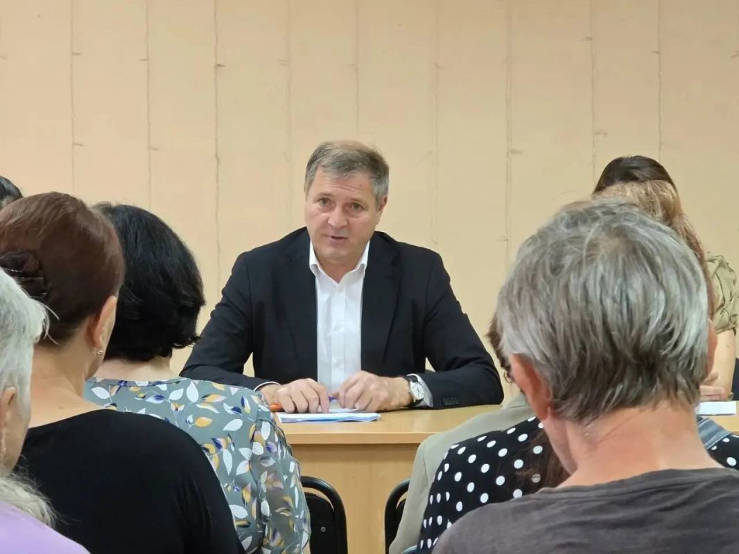 Депутат ЗСК Игорь Брагарник провёл встречу с руководителями ТОС Центрального и Карасунского округов Краснодара Депутат ЗСК Игорь Брагарник провёл встречу с руководителями ТОС Центрального и Карасунского округов Краснодара
