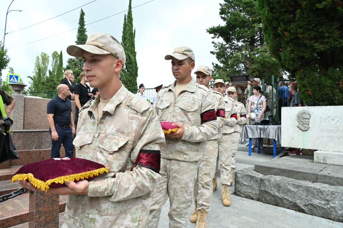 В Сочи прошла церемония прощания с Героем России, Почетным гражданином города Павлом Павловичем Сюткиным В Сочи прошла церемония прощания с Героем России, Почетным гражданином города Павлом Павловичем Сюткиным