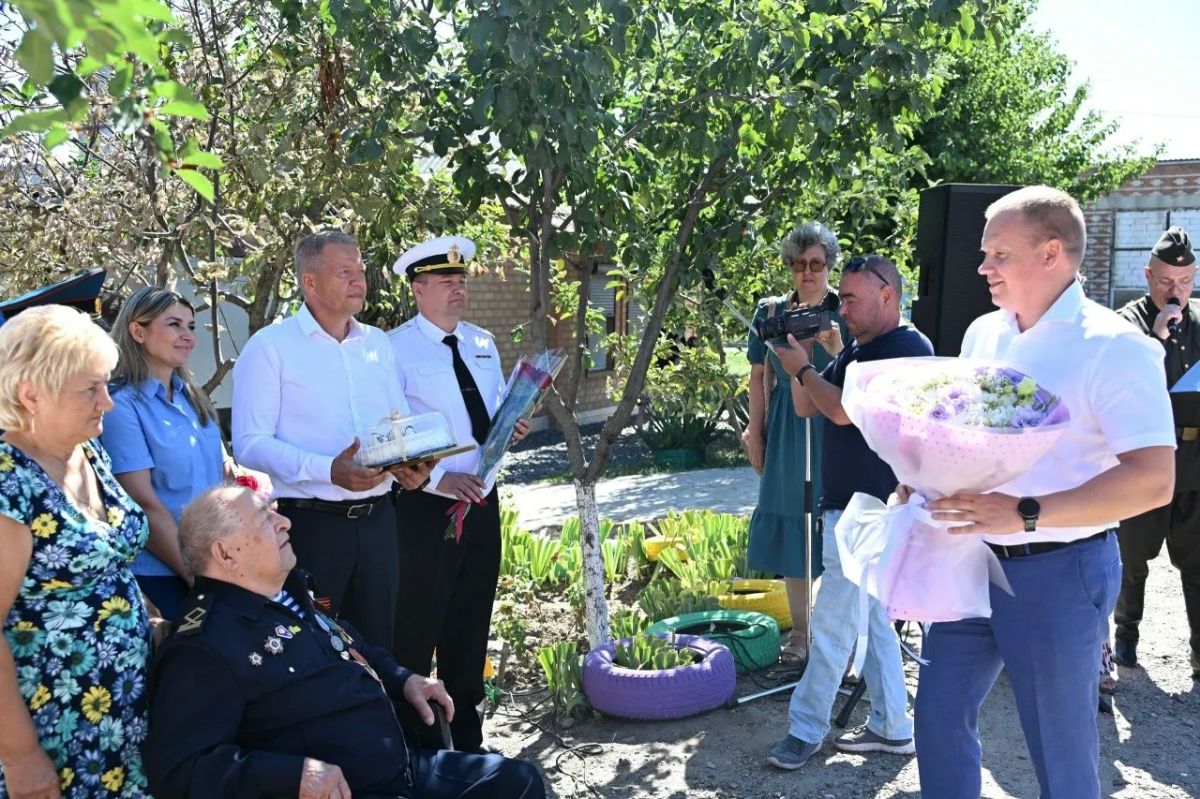 Ветерану Великой Отечественной войны, почетному гражданину Ейского района Михаилу Федоровичу Тимошенскому исполнилось 100 лет Ветерану Великой Отечественной войны, почетному гражданину Ейского района Михаилу Федоровичу Тимошенскому исполнилось 100 лет