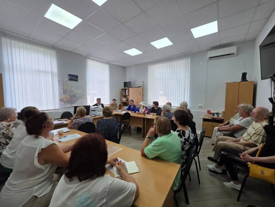 Депутат ЗСК Игорь Брагарник провёл встречу с руководителями ТОС Центрального и Карасунского округов Краснодара Депутат ЗСК Игорь Брагарник провёл встречу с руководителями ТОС Центрального и Карасунского округов Краснодара