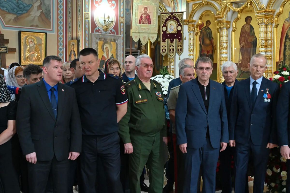В Сочи прошла церемония прощания с Героем России, Почетным гражданином города Павлом Павловичем Сюткиным В Сочи прошла церемония прощания с Героем России, Почетным гражданином города Павлом Павловичем Сюткиным