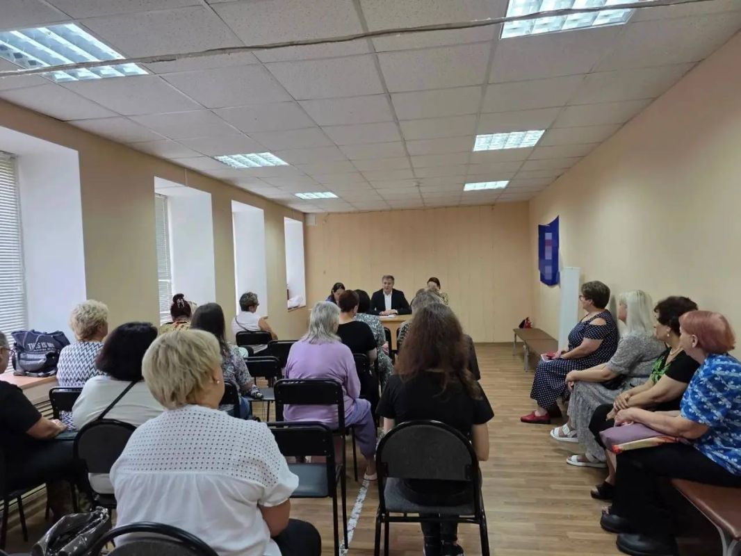 Депутат ЗСК Игорь Брагарник провёл встречу с руководителями ТОС Центрального и Карасунского округов Краснодара Депутат ЗСК Игорь Брагарник провёл встречу с руководителями ТОС Центрального и Карасунского округов Краснодара
