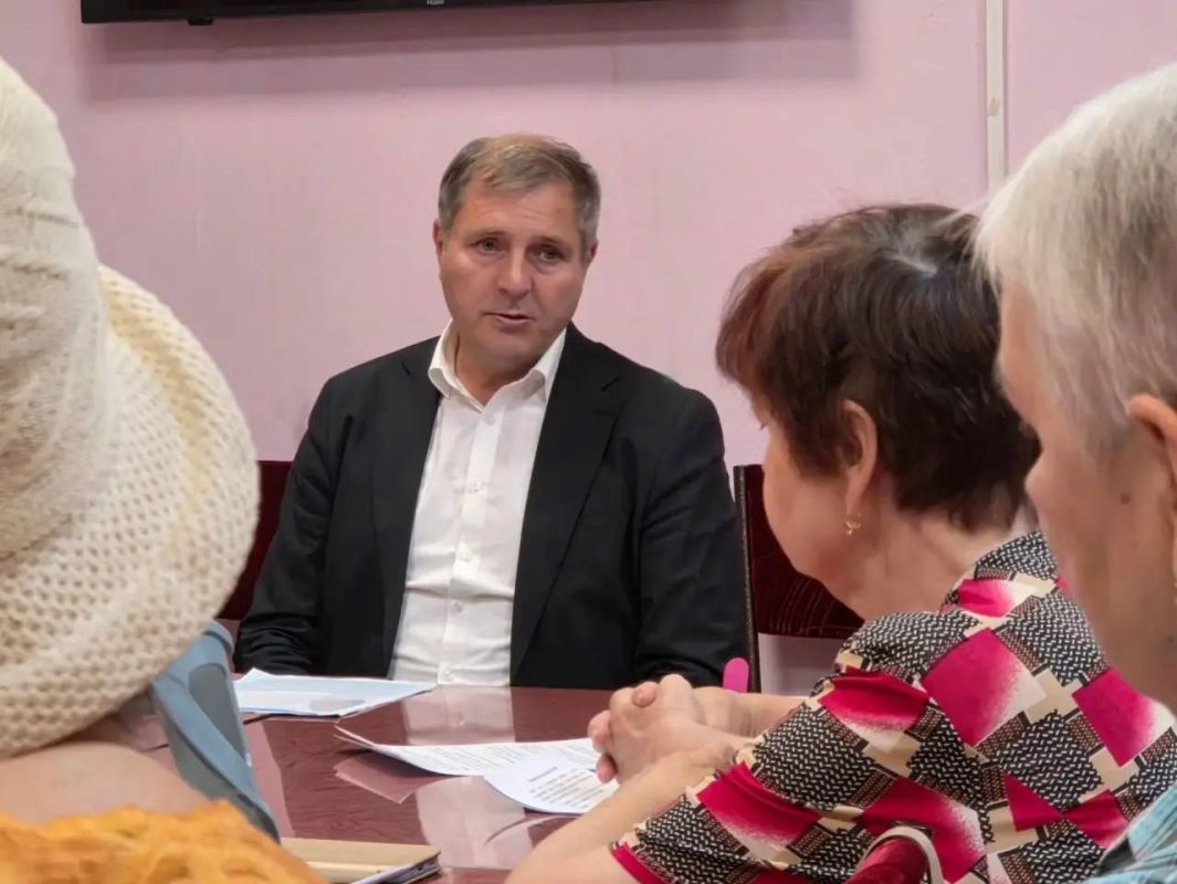 Депутат ЗСК Игорь Брагарник провёл встречу с руководителями ТОС Центрального и Карасунского округов Краснодара Депутат ЗСК Игорь Брагарник провёл встречу с руководителями ТОС Центрального и Карасунского округов Краснодара