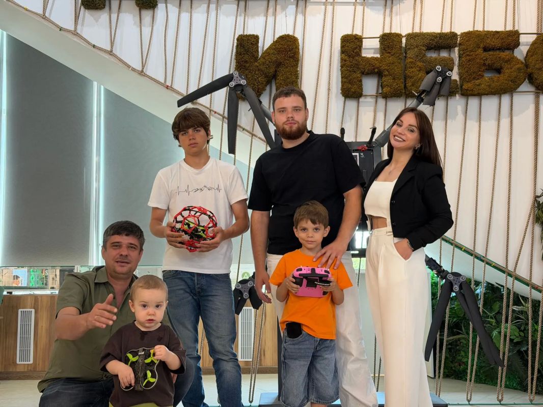 От помощи фронту до первой в стране детской школы БПЛА: Многодетная семья внедряет новые технологии в образование От помощи фронту до первой в стране детской школы БПЛА: Многодетная семья внедряет новые технологии в образование