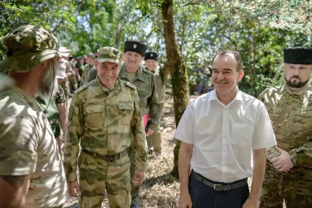 Вениамин Кондратьев посетил казачьи военно-полевые сборы в одном из муниципалитетов Краснодарского края Вениамин Кондратьев посетил казачьи военно-полевые сборы в одном из муниципалитетов Краснодарского края