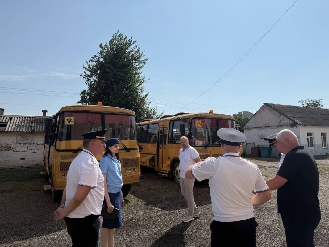 Территориальные прокуроры проводят проверки технического состояния школьных автобусов Территориальные прокуроры проводят проверки технического состояния школьных автобусов