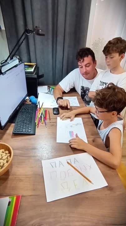 Участники нашего конкурса «Символ Дня знаний» поставили эксперимент с нейросетью!