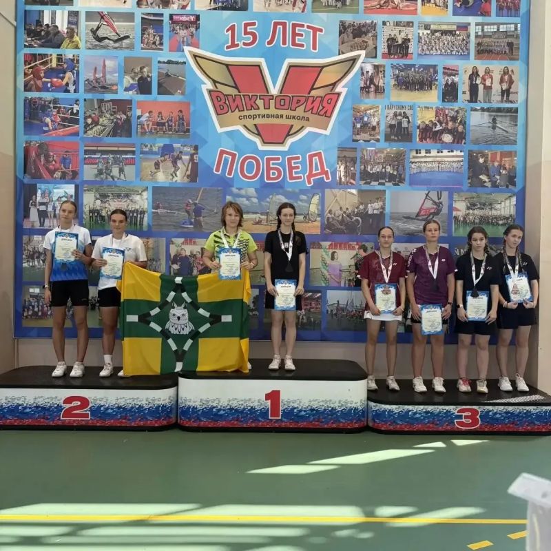 Свист волана, резкий хлопок удара и мгновенная реакция Свист волана, резкий хлопок удара и мгновенная реакция