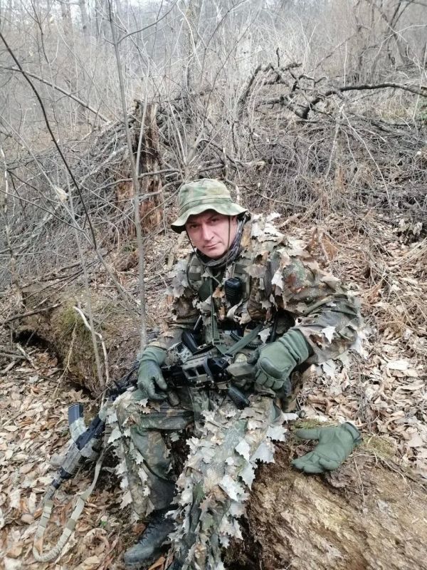 Участвовал в пяти конфликтах, командовал штурмовой ротой: Вернувшись с СВО офицер посвятил себя школе Участвовал в пяти конфликтах, командовал штурмовой ротой: Вернувшись с СВО офицер посвятил себя школе
