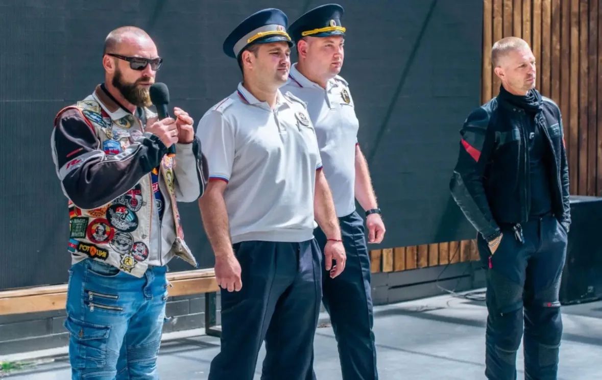Ребятам из детского летнего лагеря сотрудники ГАИ Новороссийска и байкеры рассказали о главных правилах безопасности на дорогах Ребятам из детского летнего лагеря сотрудники ГАИ Новороссийска и байкеры рассказали о главных правилах безопасности на дорогах