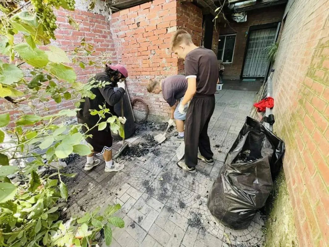 В Новороссийске повреждены 705 квартир и 106 частных домов в результате атаки БПЛА, совершенной Киевом 12 августа, сообщил мэр Андрей Кравченко В Новороссийске повреждены 705 квартир и 106 частных домов в результате атаки БПЛА, совершенной Киевом 12 августа, сообщил мэр Андрей Кравченко