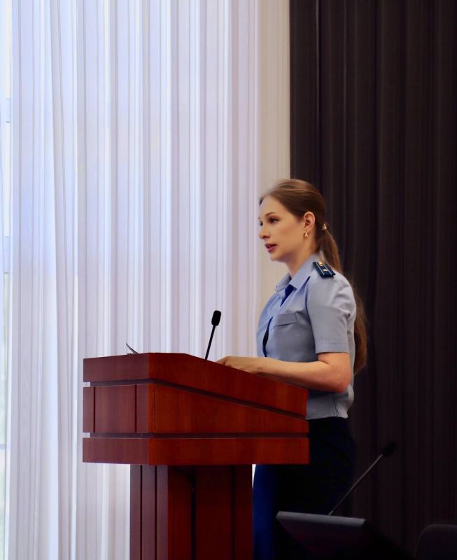 В преддверии начала учебного года заместителем прокурора Крыловского района проведена рабочая встреча с педагогами