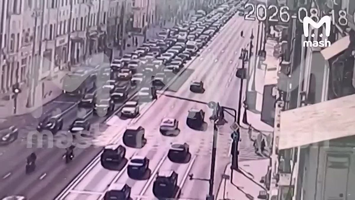 На видео попал момент ДТП, в котором погиб председатель правления «Генбанка» Дмитрий Ларин
