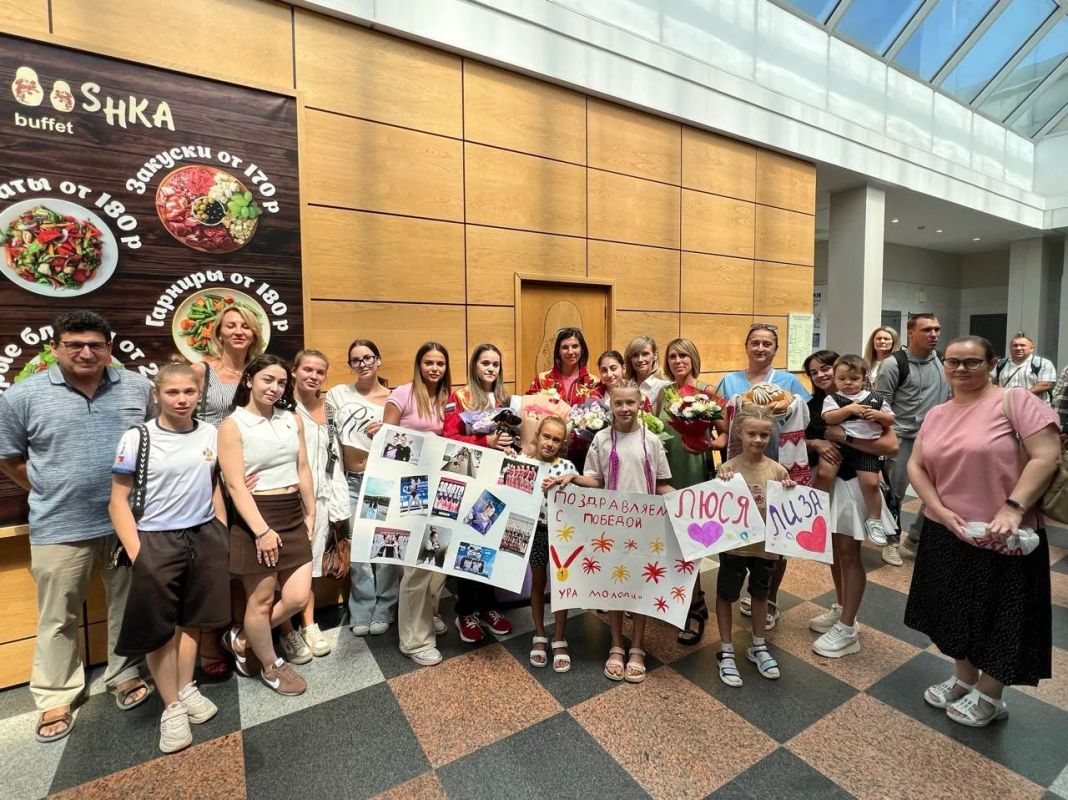 В Краснодаре торжественно встретили чемпионок Европы по спортивной гимнастике В Краснодаре торжественно встретили чемпионок Европы по спортивной гимнастике