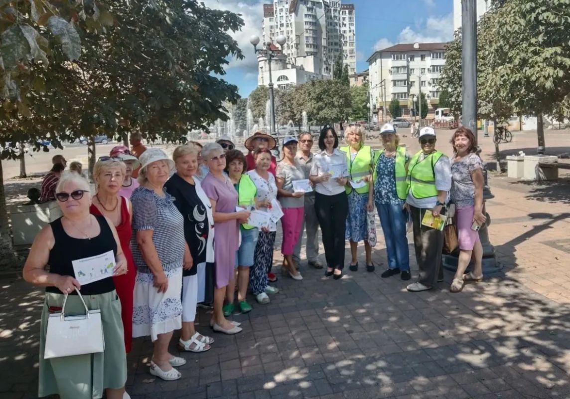 Госавтоинспекция и волонтеры «серебряного возраста» провели совместную акцию по профилактике безопасности дорожного движения Госавтоинспекция и волонтеры «серебряного возраста» провели совместную акцию по профилактике безопасности дорожного движения