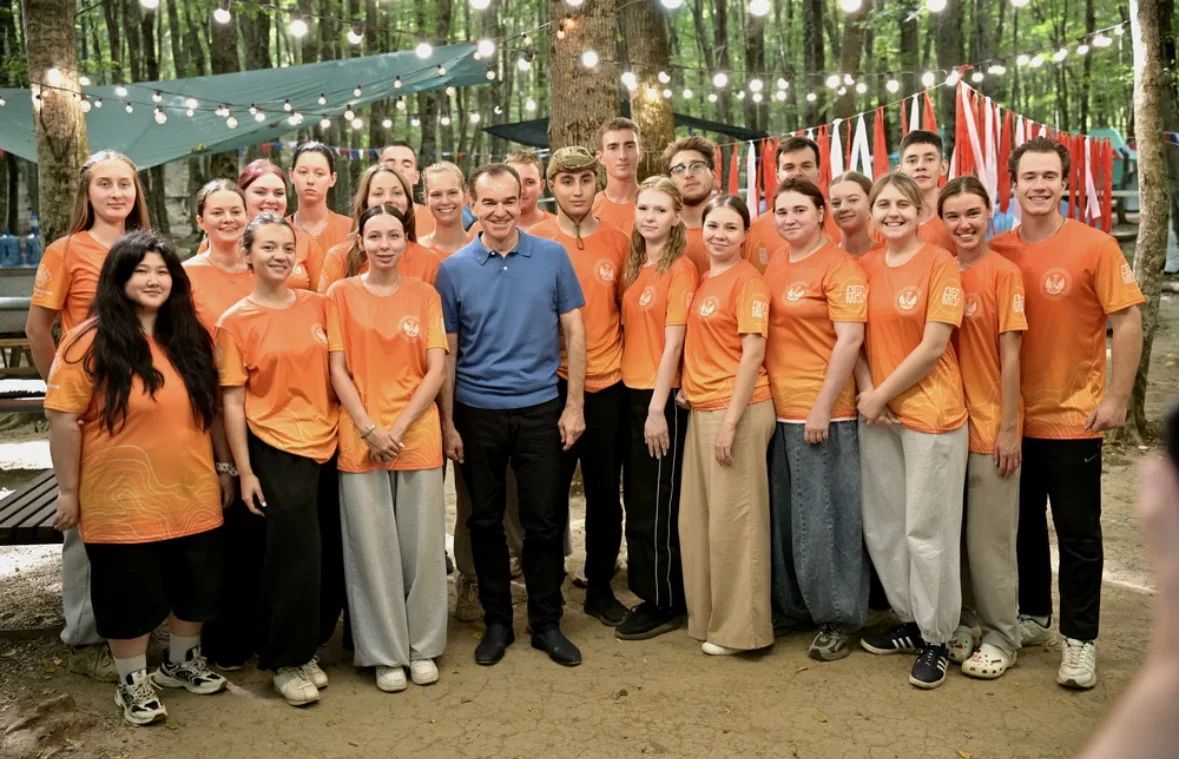 Вениамин Кондратьев встретился с участниками молодежного форума «Регион 93» Вениамин Кондратьев встретился с участниками молодежного форума «Регион 93»