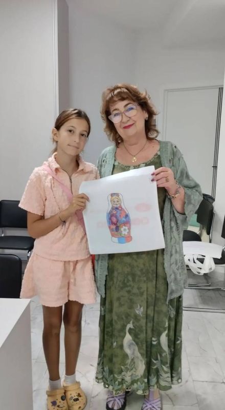 Для юных новороссийцев в Доме дружбы провели мастер-класс, посвященный Дню Государственного флага Российской Федерации Для юных новороссийцев в Доме дружбы провели мастер-класс, посвященный Дню Государственного флага Российской Федерации