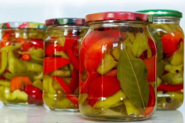 Непревзойденные маринованные перцы с медом: зимняя палочка-выручалочка на столе