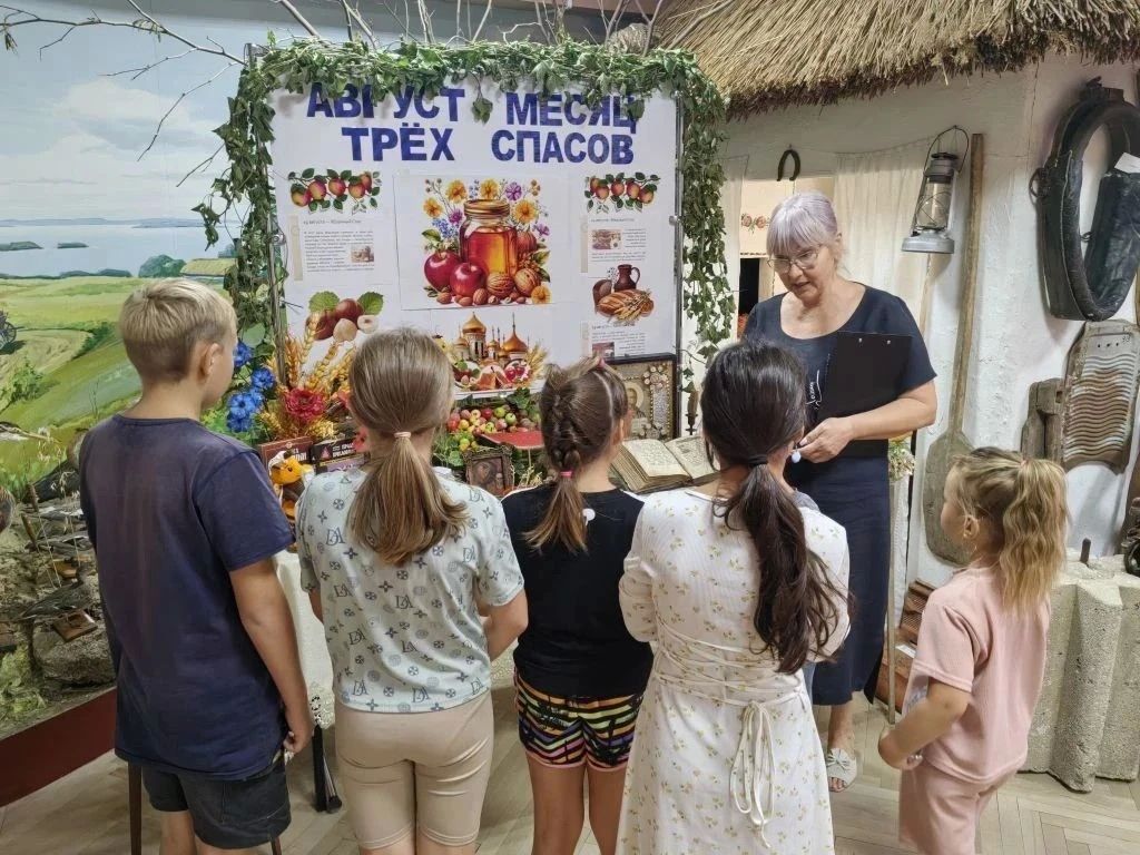 Август – месяц удивительных, щедрых праздников: 14 августа – Медовый Спас, 19 августа – Яблочный Спас и 29-го отметим Ореховый Август – месяц удивительных, щедрых праздников: 14 августа – Медовый Спас, 19 августа – Яблочный Спас и 29-го отметим Ореховый
