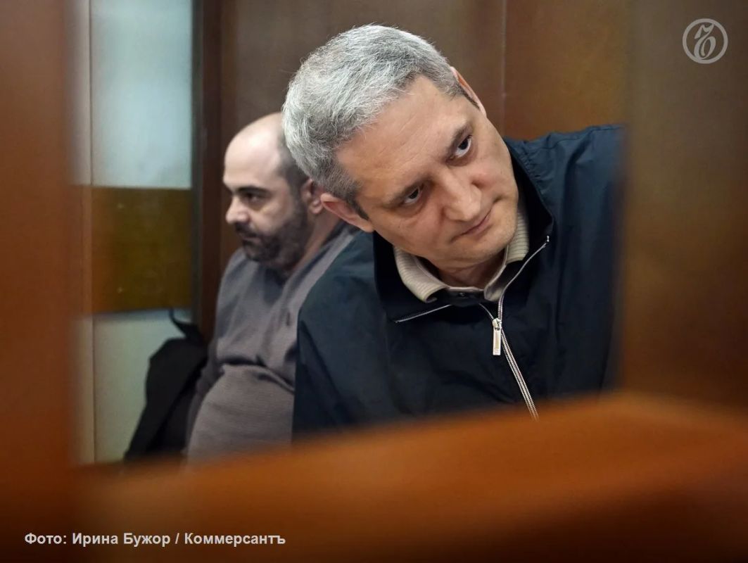 В Москве начался процесс над бывшими первым замгендиректора ФГУП «Главное управление специального строительства» (ГУСС) Минобороны Виктором Школыком и замначальника филиала ГУСС в Новороссийске Дмитрием Таксиди