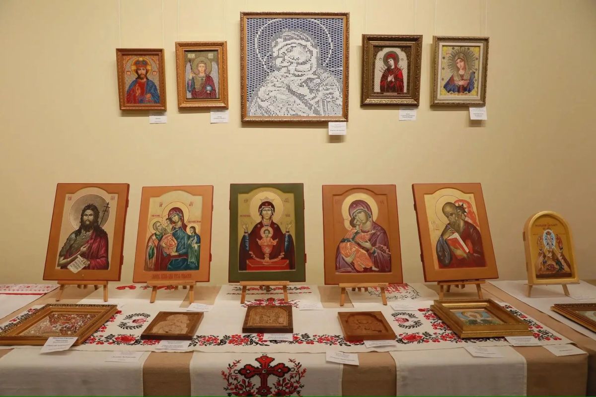 Министр культуры Кубани Виктория Лапина приняла участие в открытии выставки «Яблочный Спас» в Краснодаре Министр культуры Кубани Виктория Лапина приняла участие в открытии выставки «Яблочный Спас» в Краснодаре