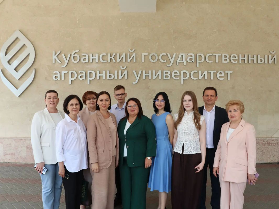 С 17 по 20 августа Краснодарский край с рабочим визитом посетили члены ЦИК России Людмила Маркина и Василина Кулиева, руководитель РЦОИТ при ЦИК России Елена Осипова С 17 по 20 августа Краснодарский край с рабочим визитом посетили члены ЦИК России Людмила Маркина и Василина Кулиева, руководитель РЦОИТ при ЦИК России Елена Осипова