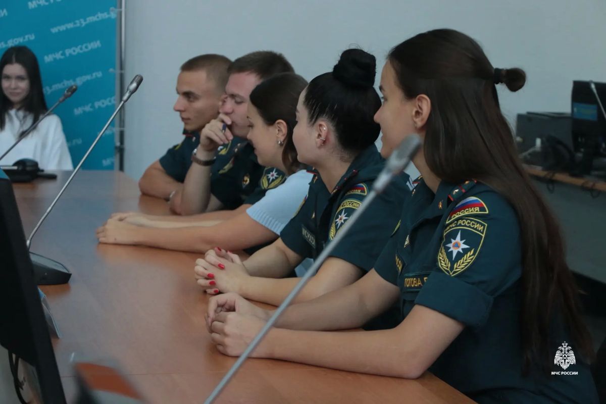 Цвета Родины: в Главном управлении МЧС России по Краснодарскому краю прошла викторина «Символы России» Цвета Родины: в Главном управлении МЧС России по Краснодарскому краю прошла викторина «Символы России»