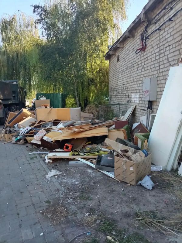 Несмотря на конец рабочей недели, мероприятия по благоустройству Ейска продолжаются в усиленном режиме Несмотря на конец рабочей недели, мероприятия по благоустройству Ейска продолжаются в усиленном режиме