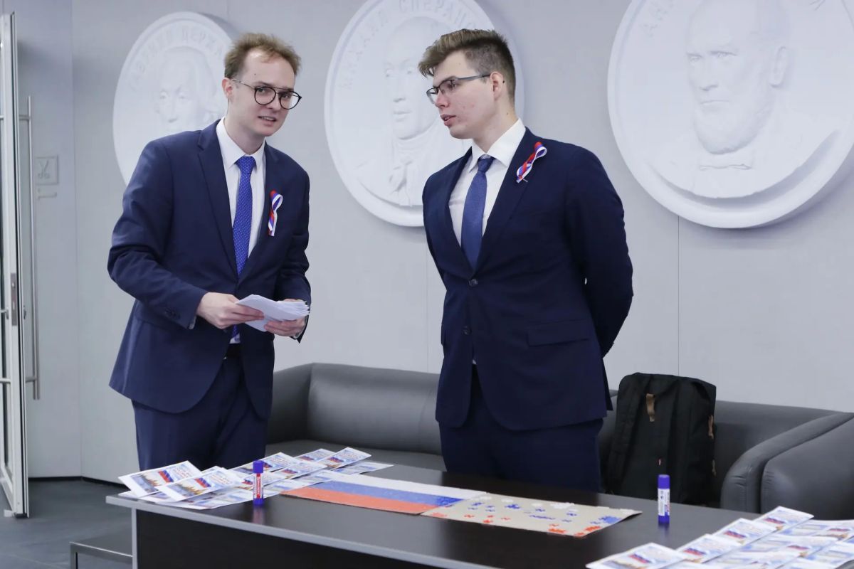 В преддверии Дня Государственного флага Российской Федерации проходят праздничные мероприятия по всей стране В преддверии Дня Государственного флага Российской Федерации проходят праздничные мероприятия по всей стране