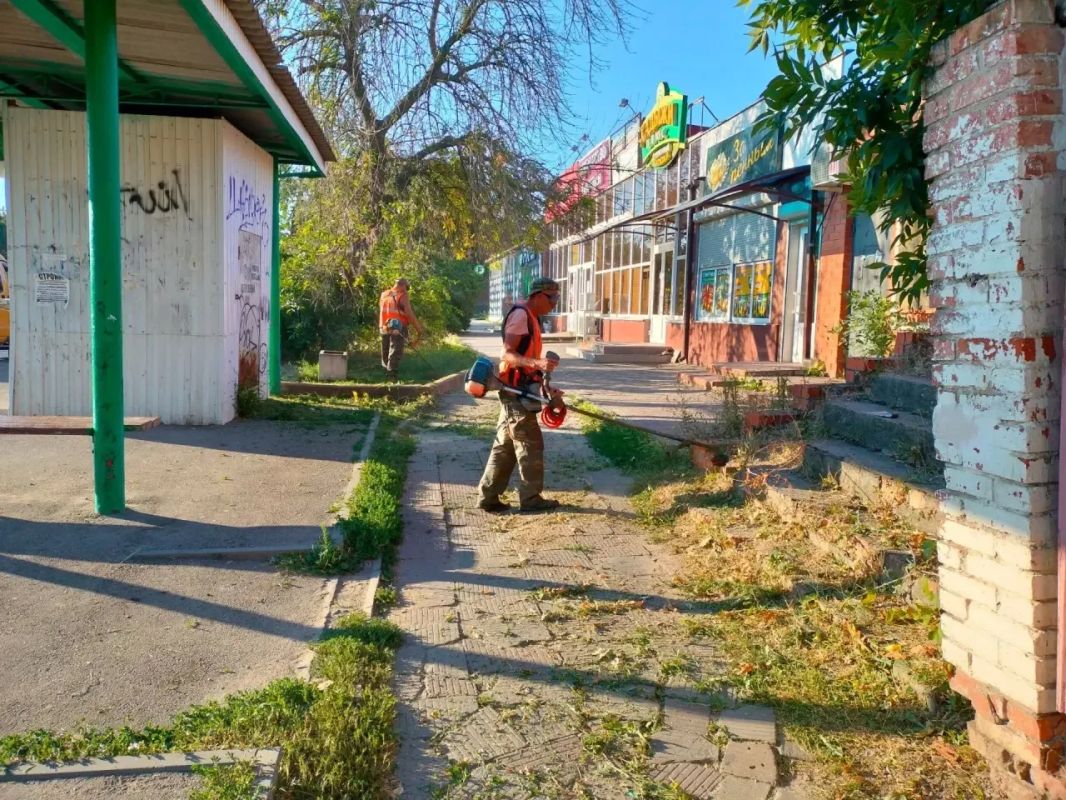 Несмотря на конец рабочей недели, мероприятия по благоустройству Ейска продолжаются в усиленном режиме