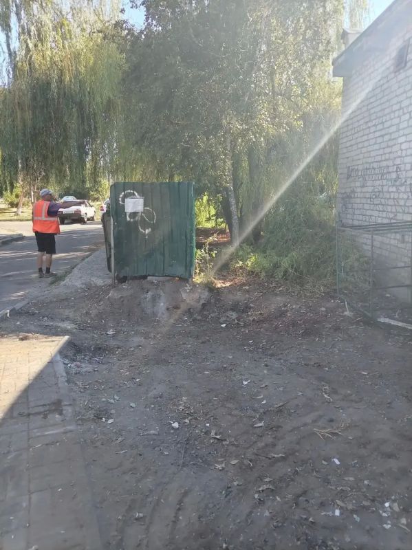Несмотря на конец рабочей недели, мероприятия по благоустройству Ейска продолжаются в усиленном режиме Несмотря на конец рабочей недели, мероприятия по благоустройству Ейска продолжаются в усиленном режиме