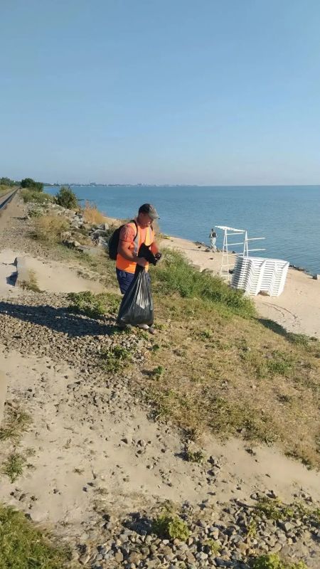 Несмотря на конец рабочей недели, мероприятия по благоустройству Ейска продолжаются в усиленном режиме Несмотря на конец рабочей недели, мероприятия по благоустройству Ейска продолжаются в усиленном режиме