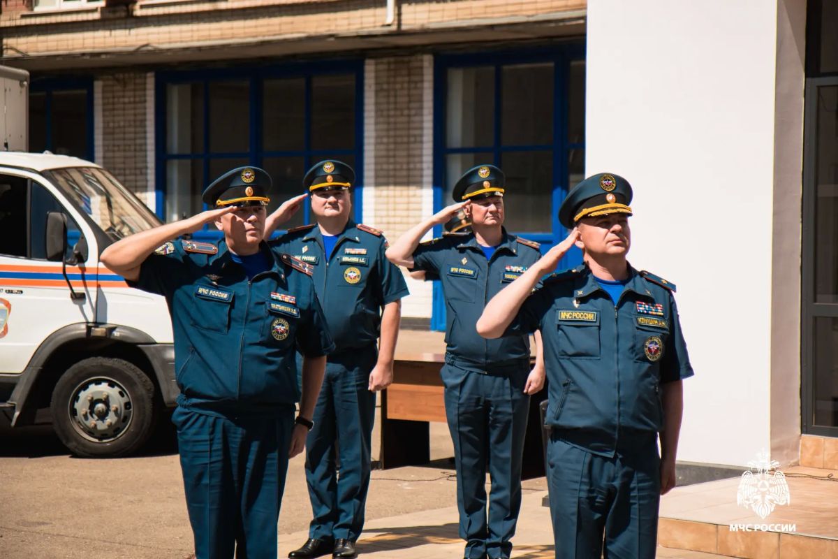 В Главном управлении МЧС России по Краснодарскому краю состоялось торжественное построение В Главном управлении МЧС России по Краснодарскому краю состоялось торжественное построение