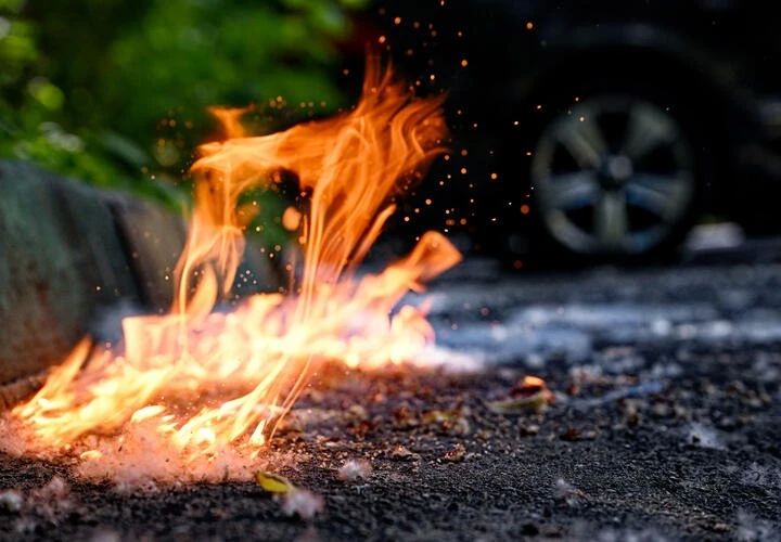 В Благовещенске местный житель поджег автомобиль собственного сына — по версии следствия, из-за систематических нарушений ПДД