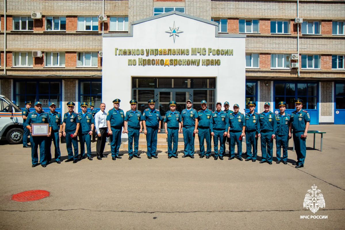 В Главном управлении МЧС России по Краснодарскому краю состоялось торжественное построение В Главном управлении МЧС России по Краснодарскому краю состоялось торжественное построение